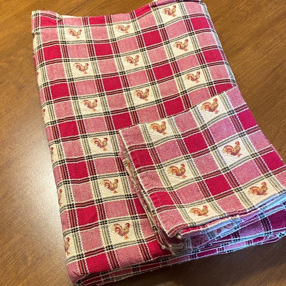 Vintage Chicken Rooster Tablecloth and Napkins (4)